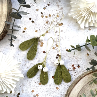 Mistletoe Decoration Kit